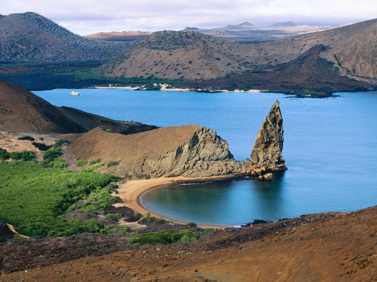 6 Best Hikes in The Galapagos Islands (2025 Hiking Guide)